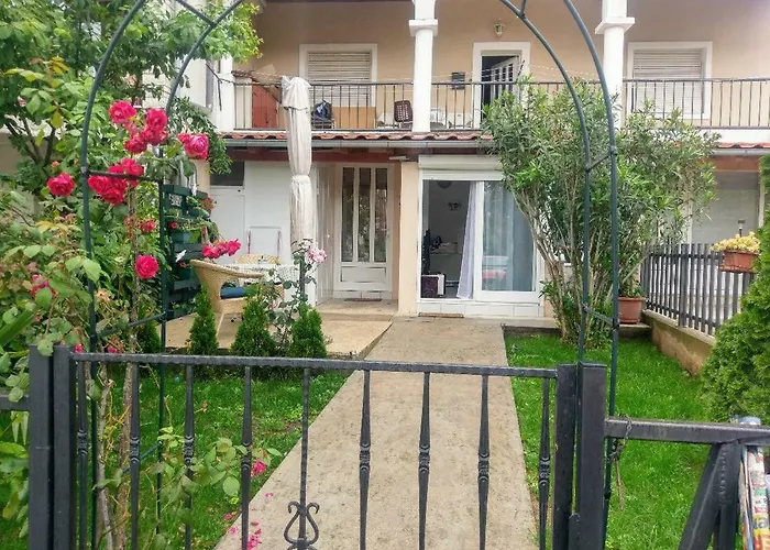 Lovely Apartment With Garden And Terrace